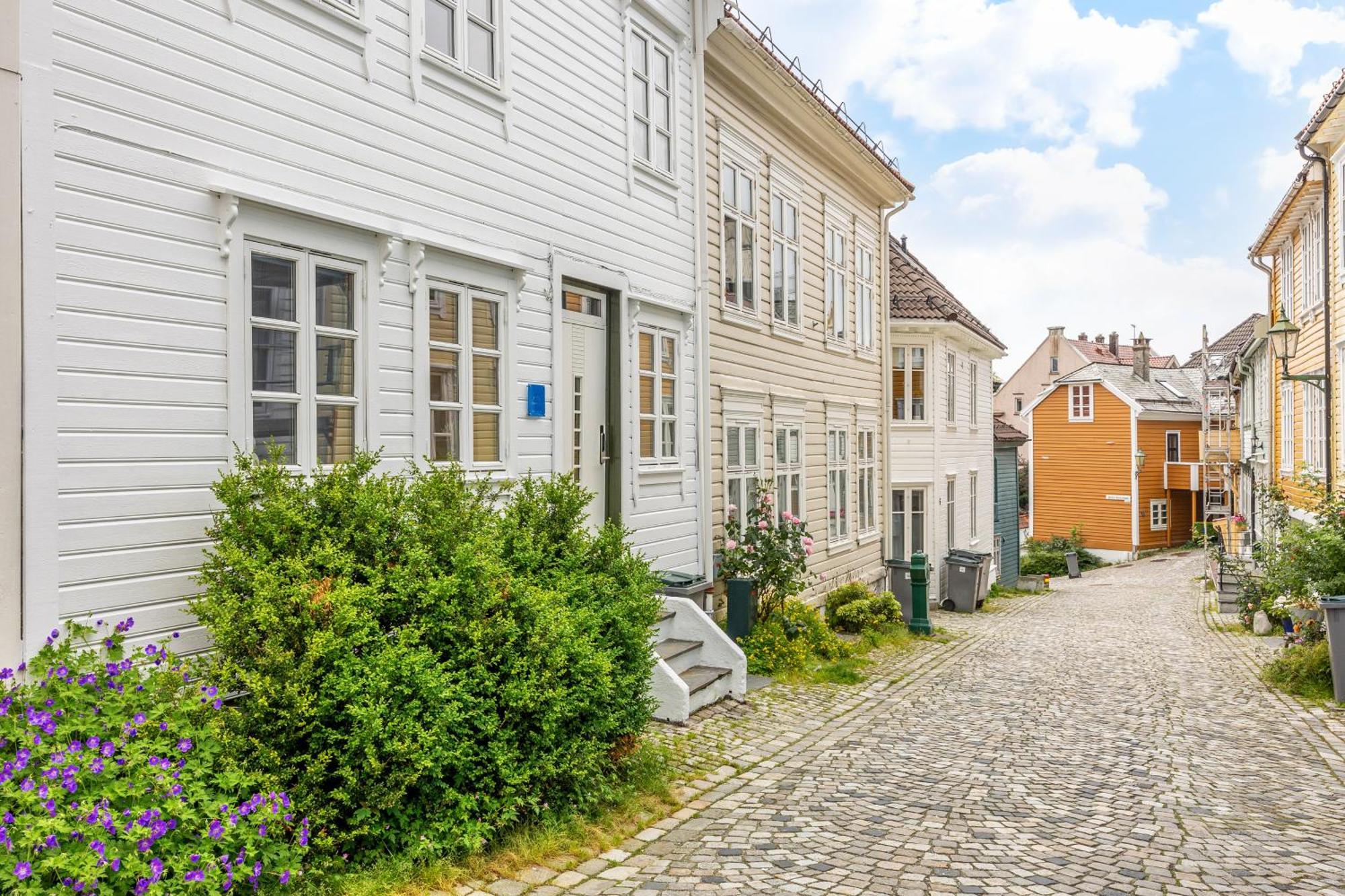 Homerentals Apartments - Behind Bryggen & Historic Cobblestone Streets - 2 Floor Renovated From February 2025 Bergen Exterior photo
